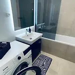 Exclusive & Garden Bliss & Near Center & Free Parking Apartman