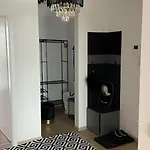 Exclusive & Garden Bliss & Near Center & Free Parking Apartman Nagyszombat