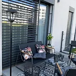 Exclusive & Garden Bliss & Near Center & Free Parking Apartman