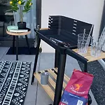 Exclusive & Garden Bliss & Near Center & Free Parking Apartman
