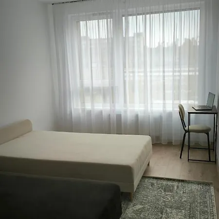 Rozlahly Apartman So Zahradkou, Zdarma Parkovne, Blizko Centra Apartment Trnava