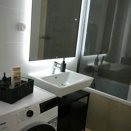 Rozlahly Apartman So Zahradkou, Zdarma Parkovne, Blizko Centra Apartment Trnava
