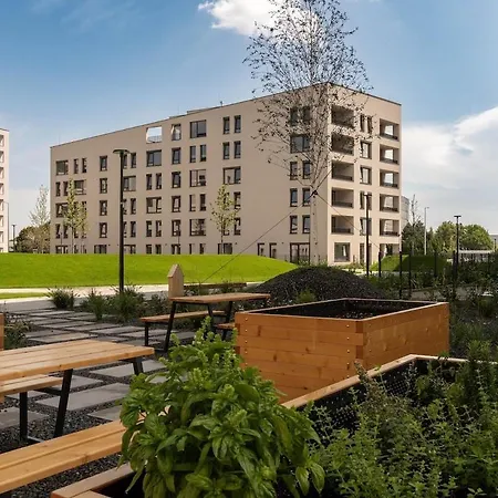 Apartment Rozlahly Apartman So Zahradkou, Zdarma Parkovne, Blizko Centra