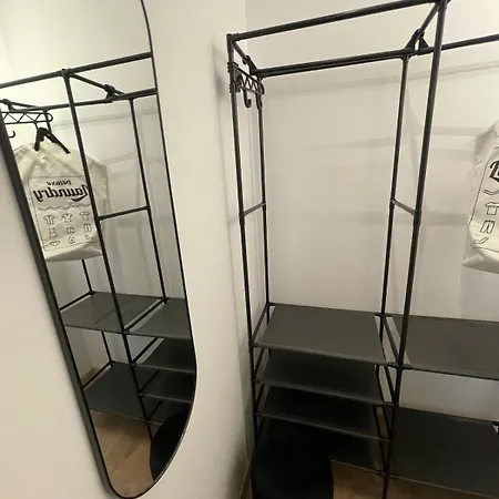 Rozlahly Apartman So Zahradkou, Zdarma Parkovne, Blizko Centra