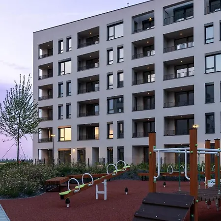 Apartment Rozlahly Apartman So Zahradkou, Zdarma Parkovne, Blizko Centra