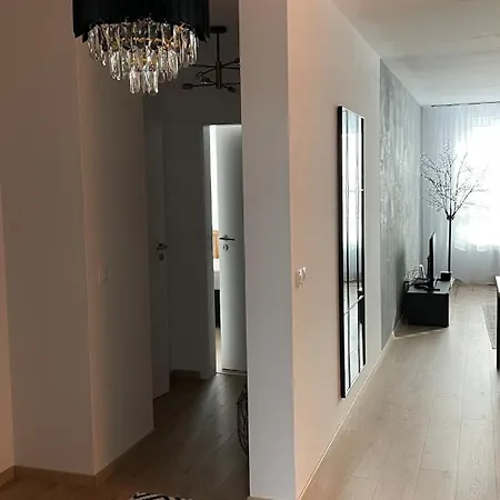 Apartment Rozlahly Apartman So Zahradkou, Zdarma Parkovne, Blizko Centra *