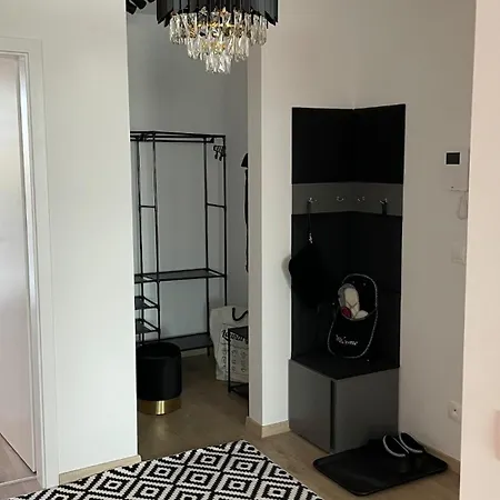 Rozlahly Apartman So Zahradkou, Zdarma Parkovne, Blizko Centra Apartment Trnava