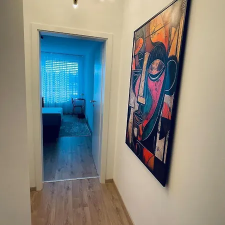 Rozlahly Apartman So Zahradkou, Zdarma Parkovne, Blizko Centra *