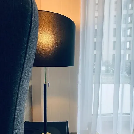 Rozlahly Apartman So Zahradkou, Zdarma Parkovne, Blizko Centra