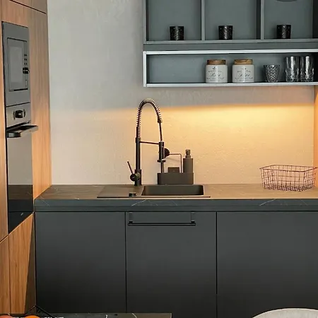 Exclusive & Garden Bliss & Near Center & Free Parking Апартаменты