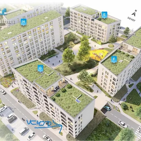 Rozlahly Apartman So Zahradkou, Zdarma Parkovne, Blizko Centra *