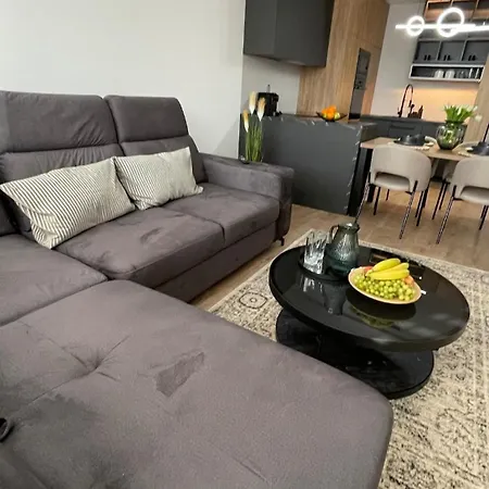 Apartment Rozlahly Apartman So Zahradkou, Zdarma Parkovne, Blizko Centra Trnava