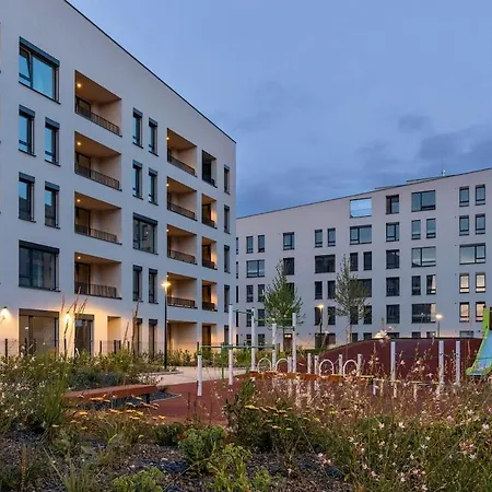 Rozlahly Apartman So Zahradkou, Zdarma Parkovne, Blizko Centra Apartment