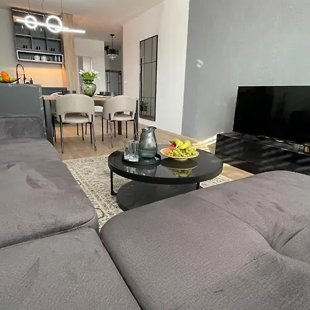 Exclusive & Garden Bliss & Near Center & Free Parking Апартаменты Трнава