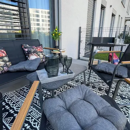 Rozlahly Apartman So Zahradkou, Zdarma Parkovne, Blizko Centra Apartment *