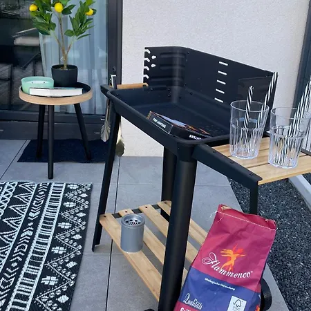Rozlahly Apartman So Zahradkou, Zdarma Parkovne, Blizko Centra Apartment