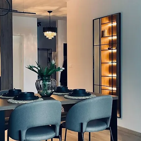 Rozlahly Apartman So Zahradkou, Zdarma Parkovne, Blizko Centra Apartment *